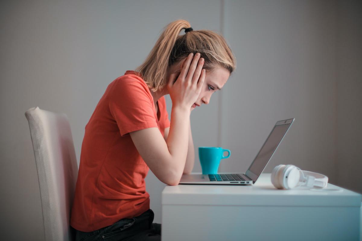 woman stressing on computer